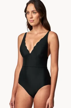 Scalloped Classic One Piece|Une Piece