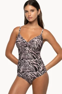Tuamotu Kate One Piece|Nip Tuck Hot